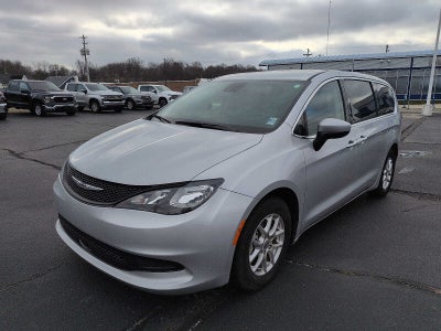 2023 Chrysler Voyager LX