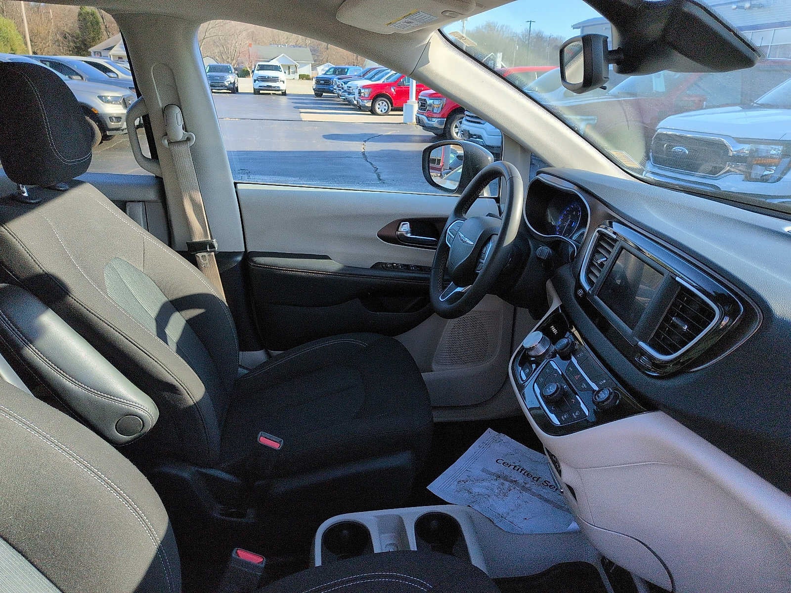 2023 Chrysler Voyager LX