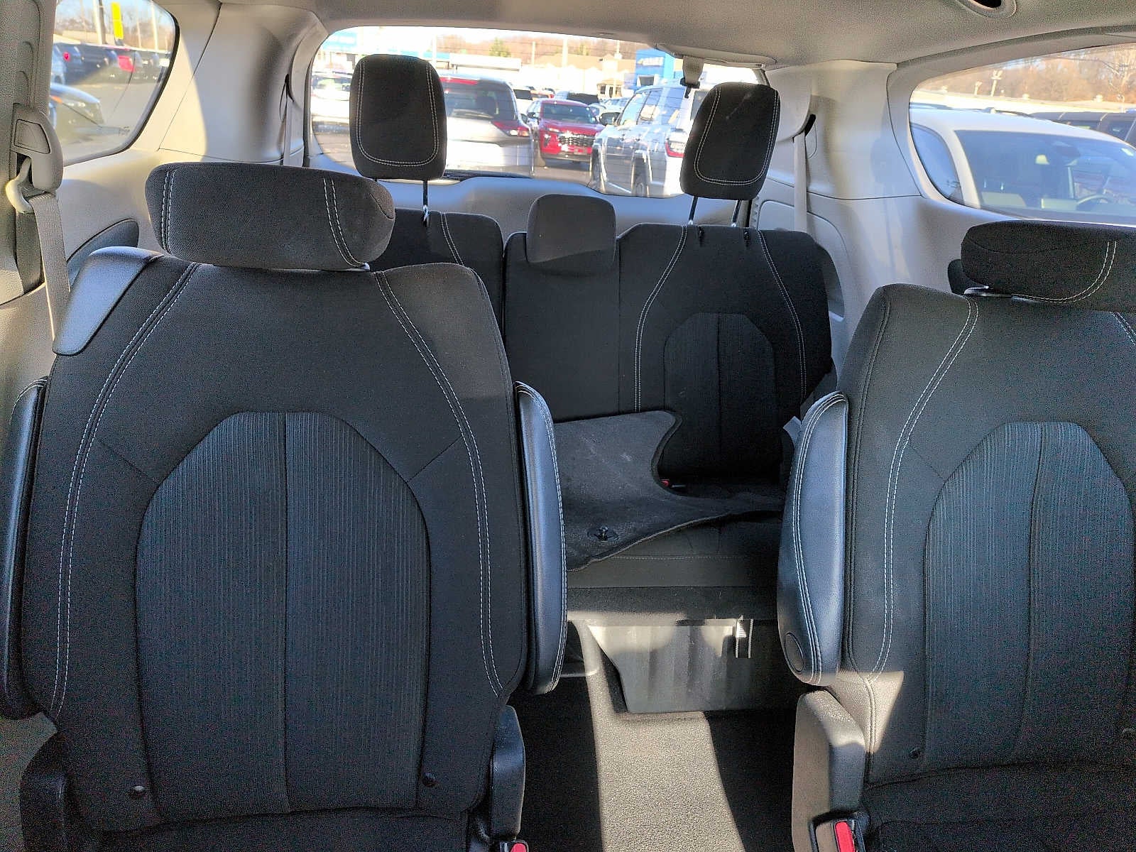 2023 Chrysler Voyager LX