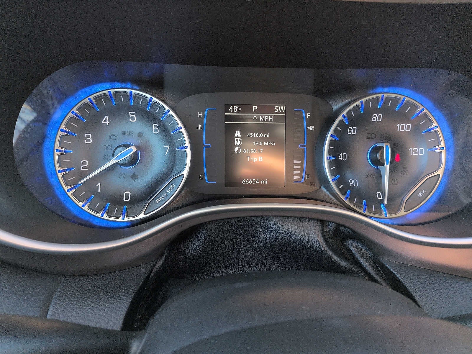 2023 Chrysler Voyager LX