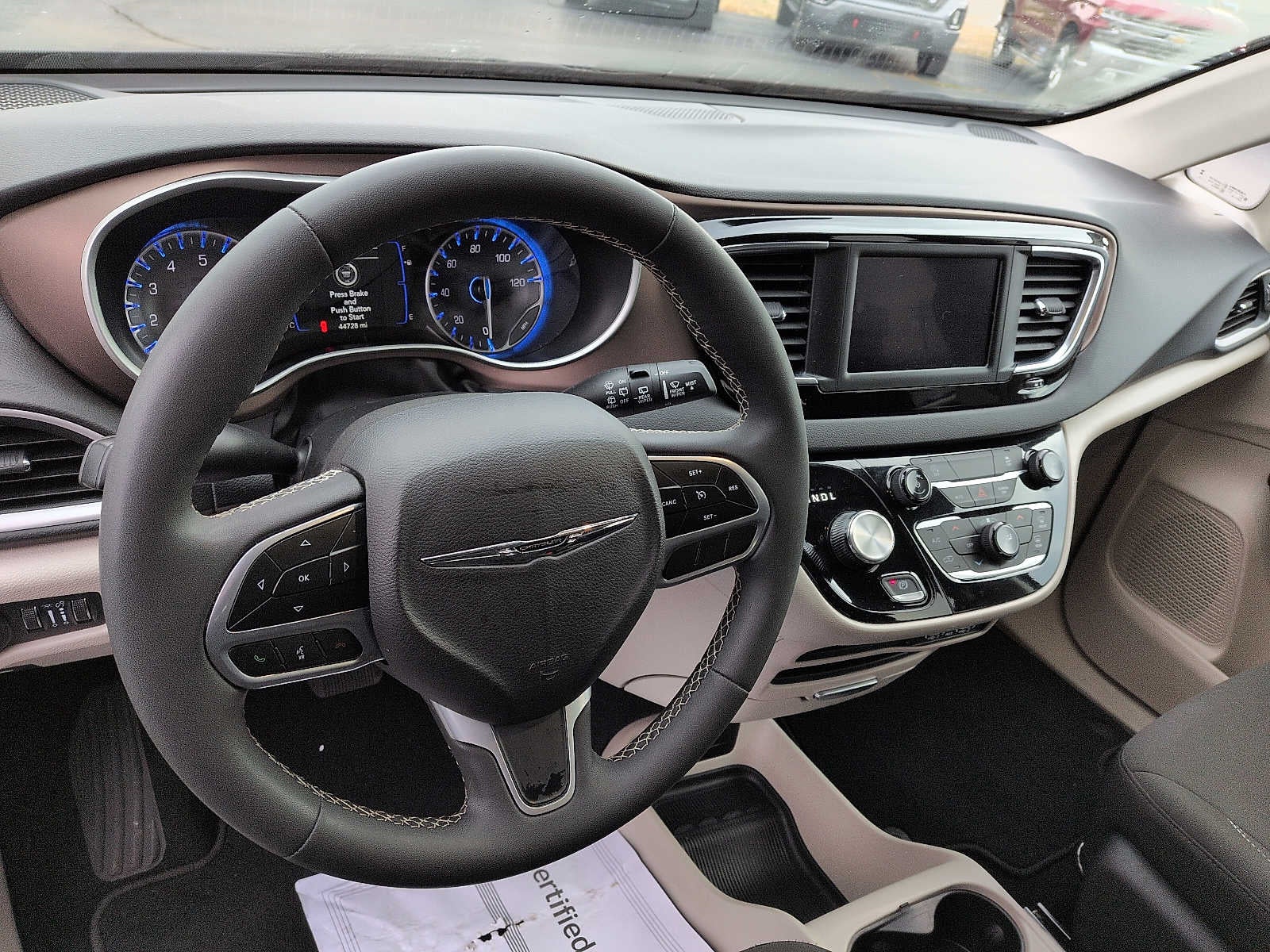 2024 Chrysler Voyager LX