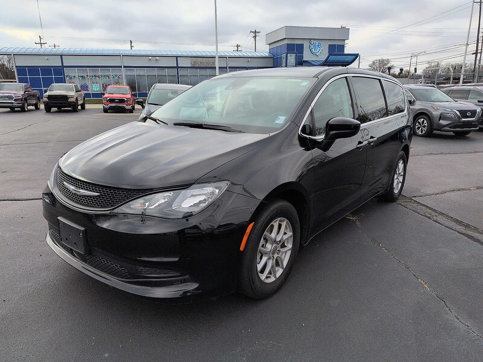 2024 Chrysler Voyager LX