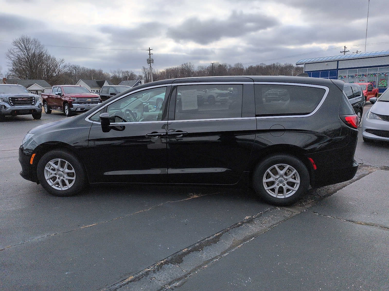 2024 Chrysler Voyager LX