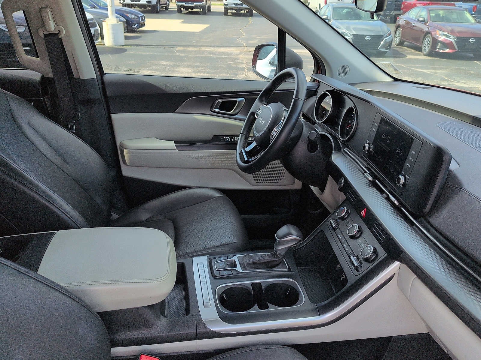 2024 Kia Carnival LX