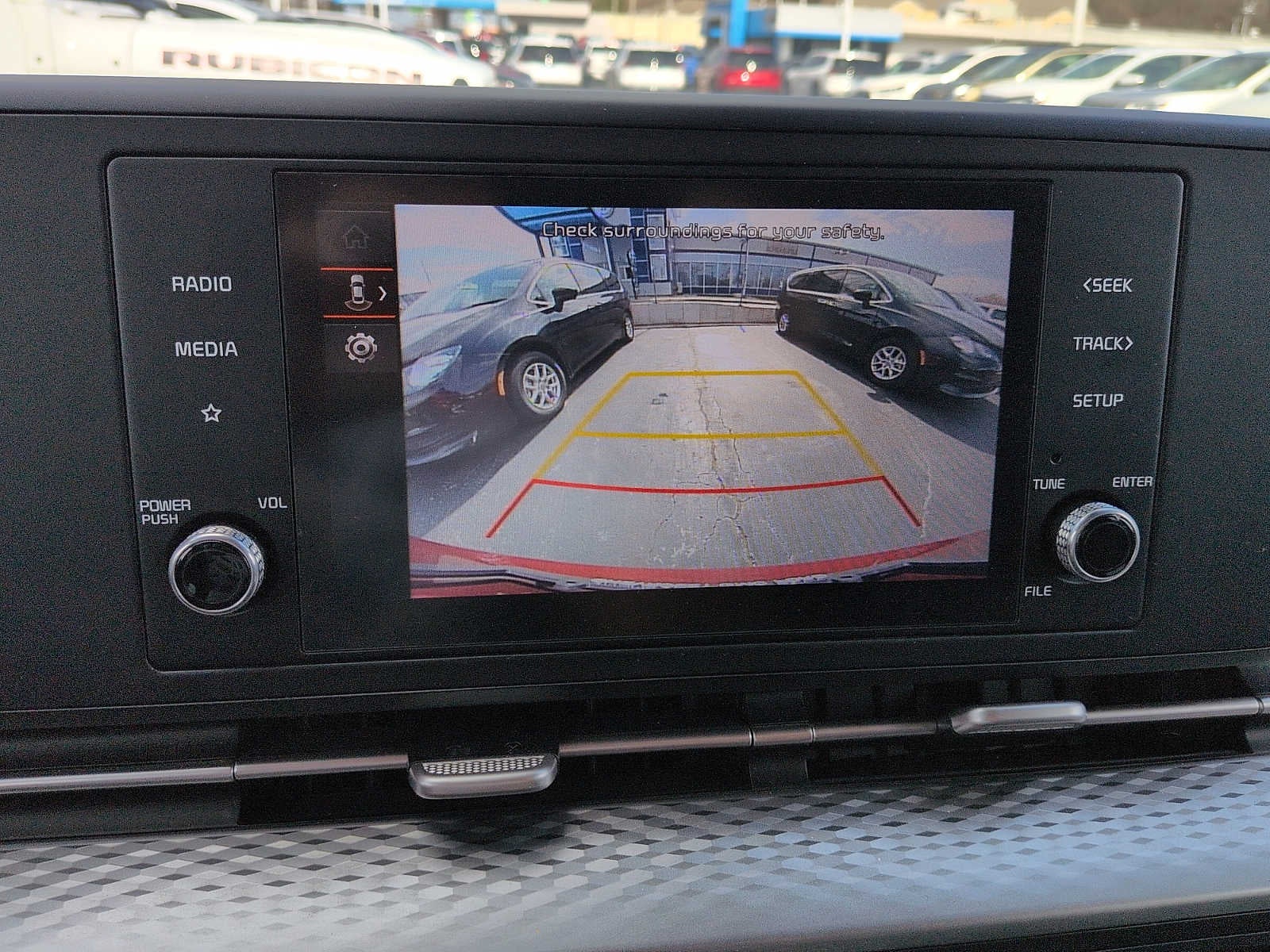 2024 Kia Carnival LX