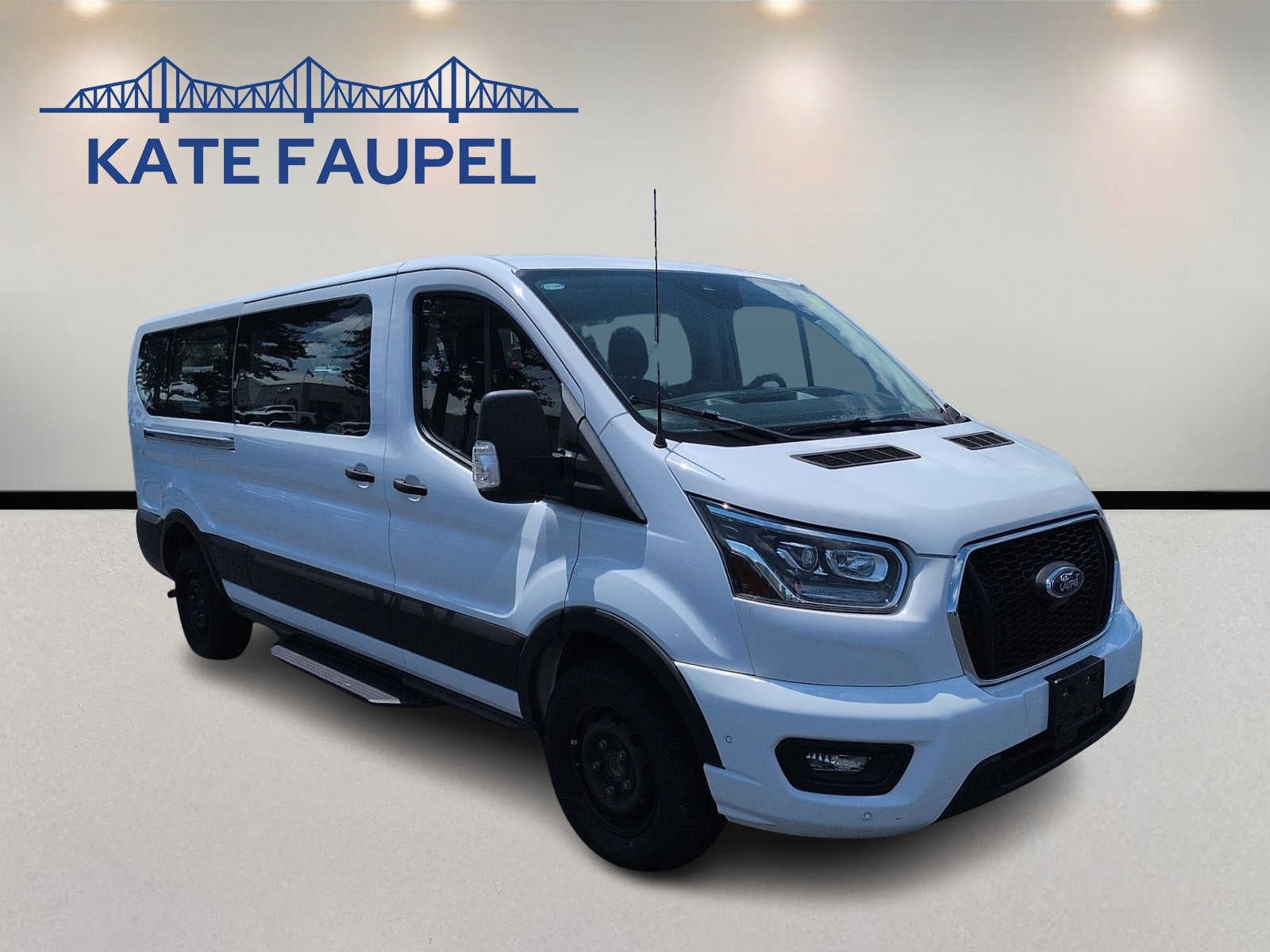 2023 Ford Transit Passenger Wagon XLT