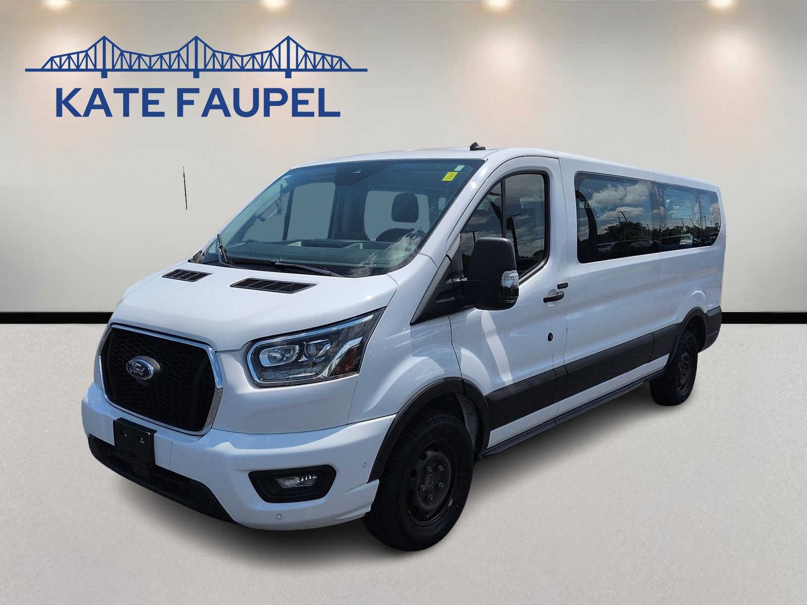 2023 Ford Transit Passenger Wagon XLT
