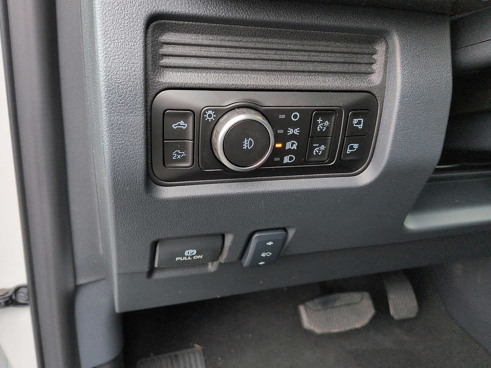 2027 Ford Super Duty F-250 SRW F-250® Lariat®