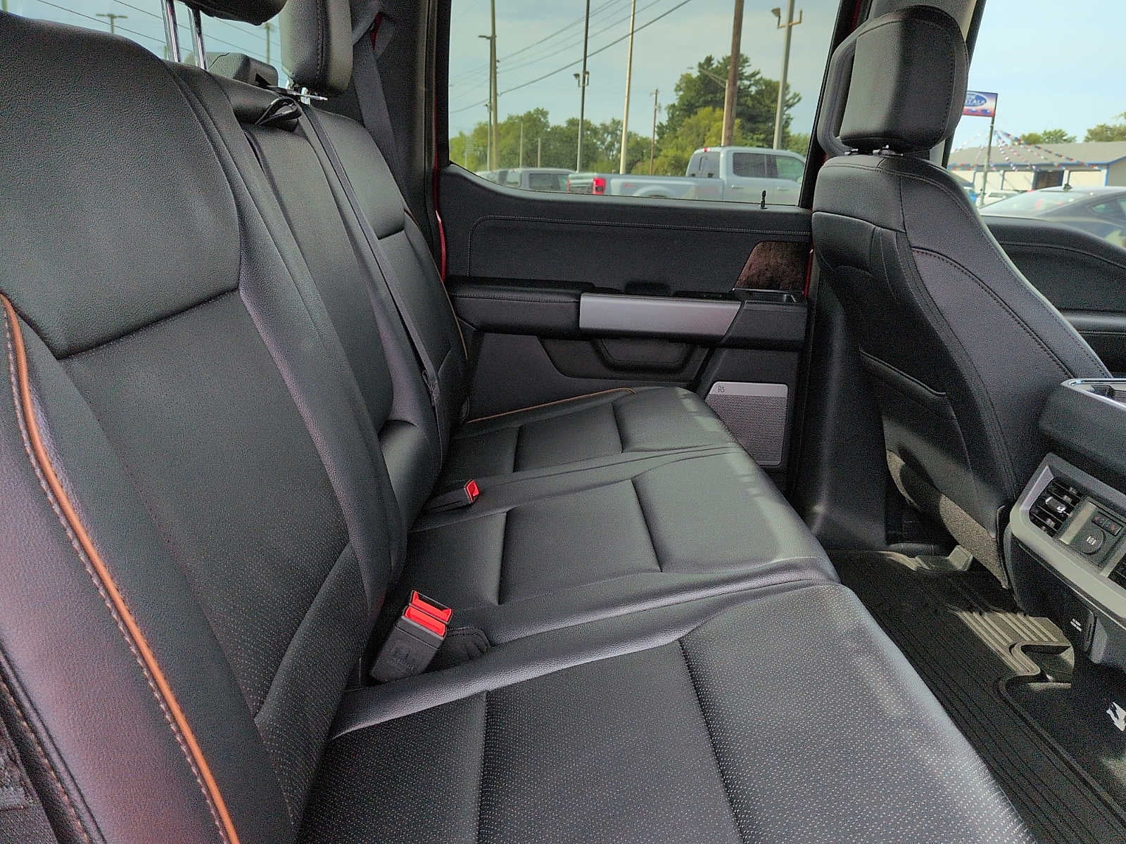 2027 Ford Super Duty F-250 SRW F-250® Lariat®