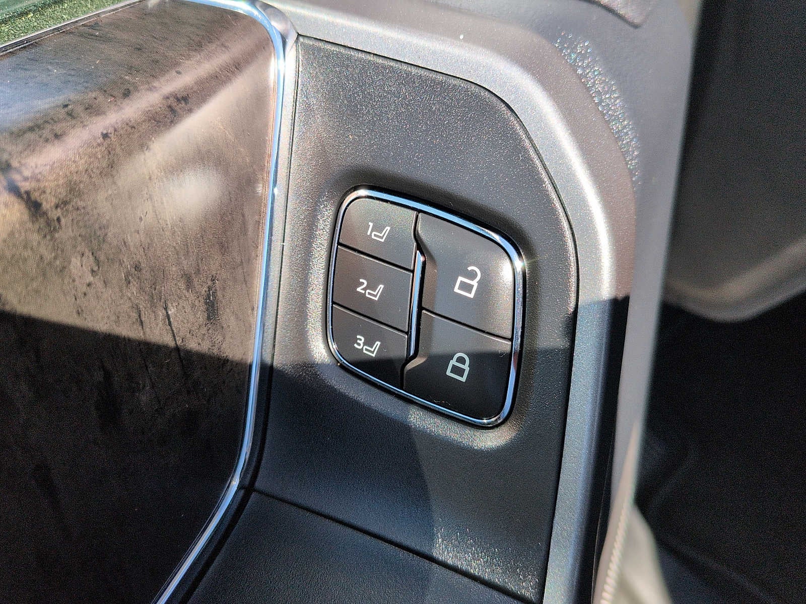 2027 Ford Super Duty F-350 SRW LARIAT