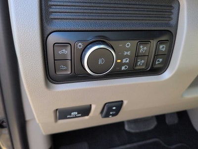 2027 Ford Super Duty F-350 SRW F-350® Platinum®