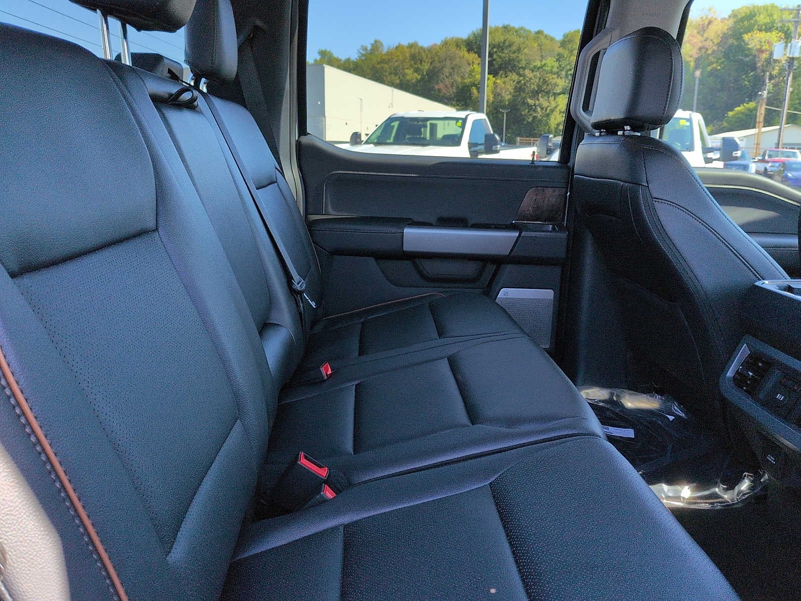 2027 Ford Super Duty F-350 SRW LARIAT