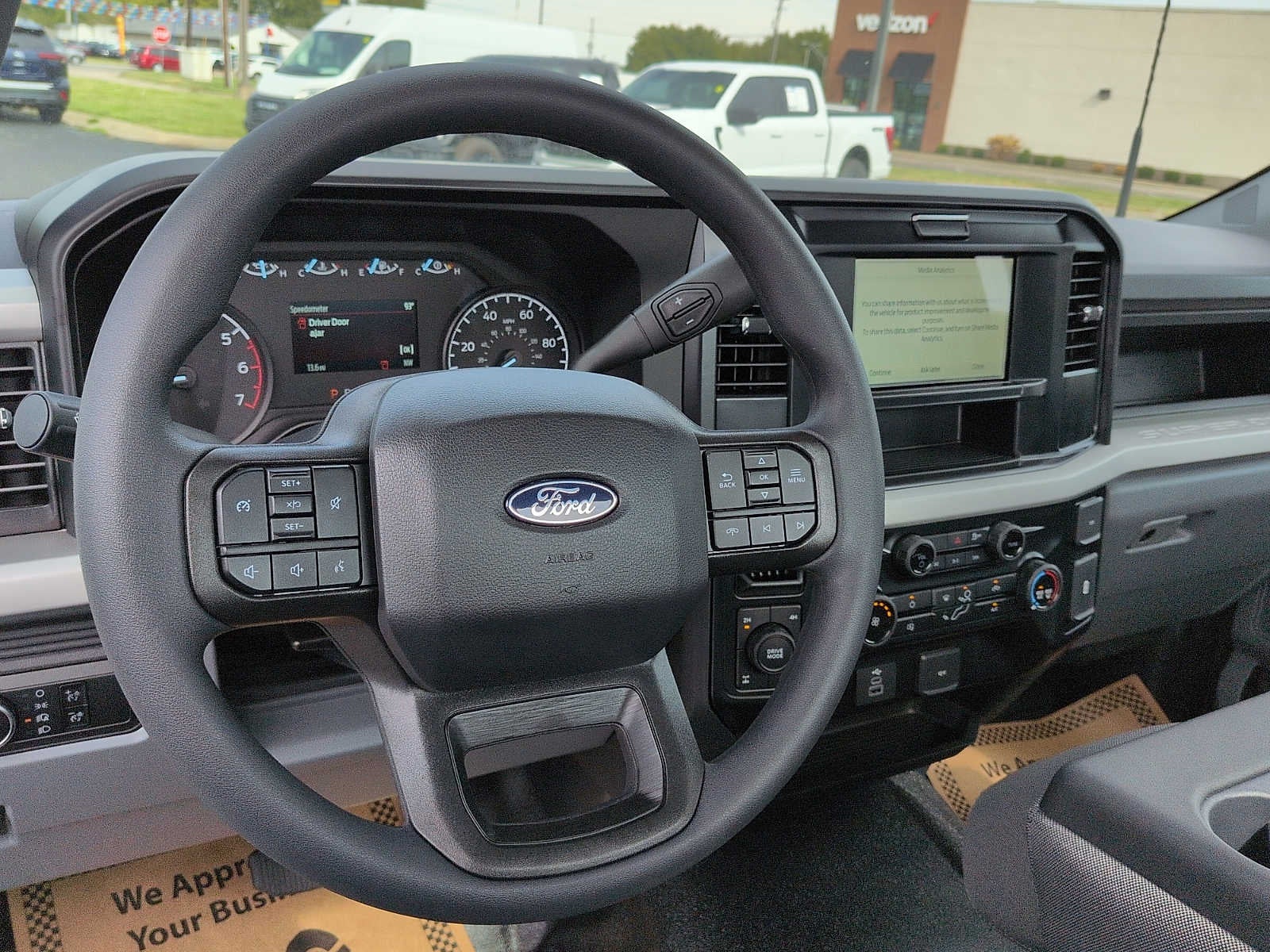2027 Ford Super Duty F-350 SRW XL
