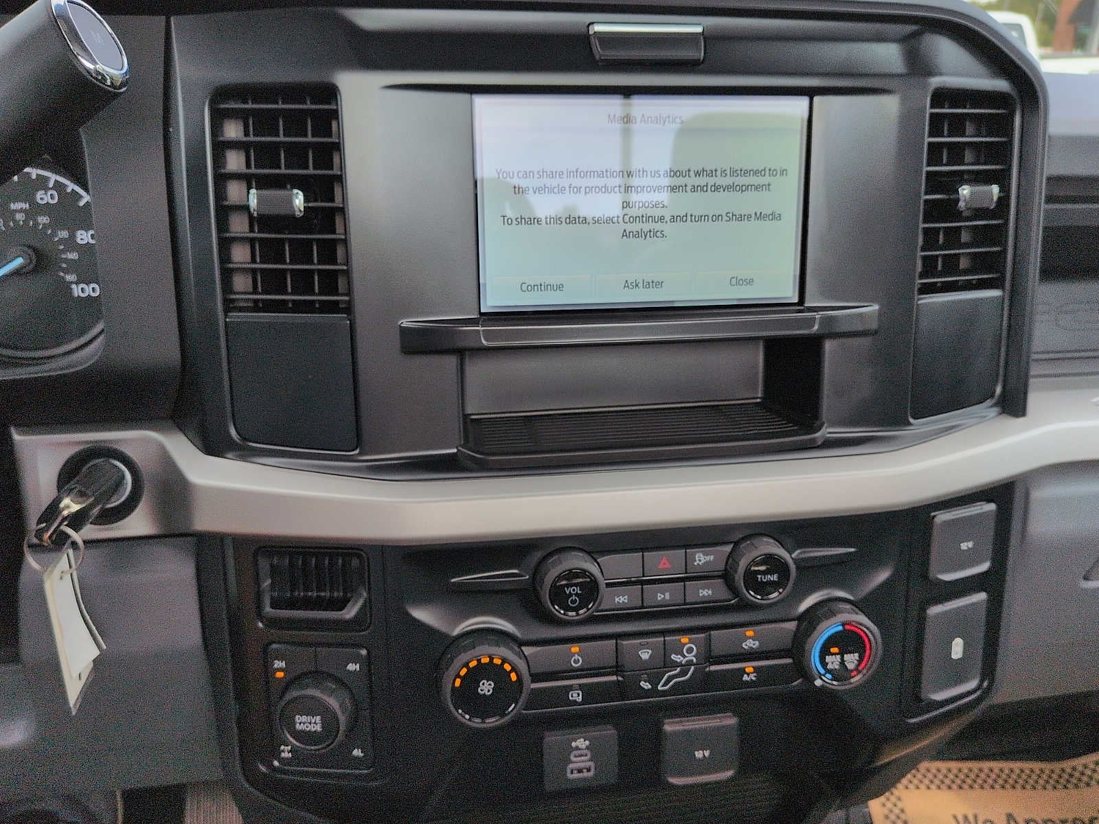 2027 Ford Super Duty F-350 SRW XL