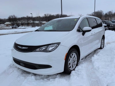 2023 Chrysler Voyager LX