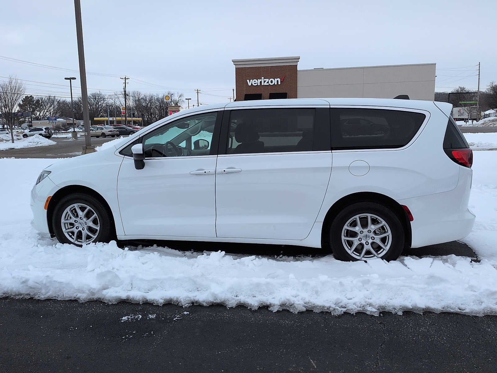 2023 Chrysler Voyager LX