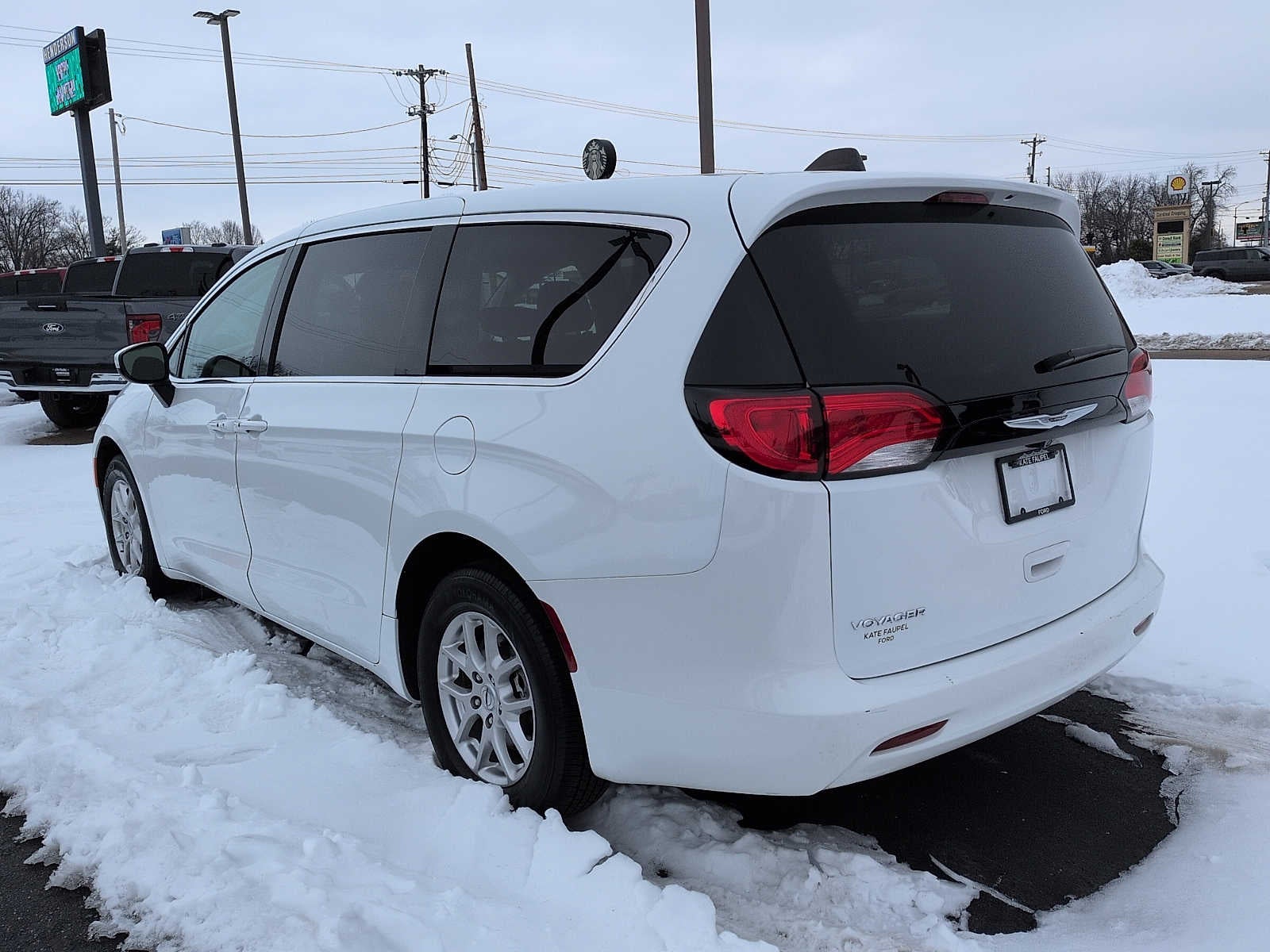2023 Chrysler Voyager LX