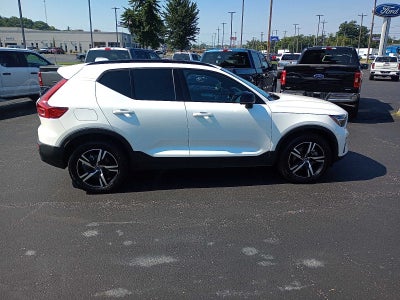 2024 Volvo XC40 Core Dark Theme