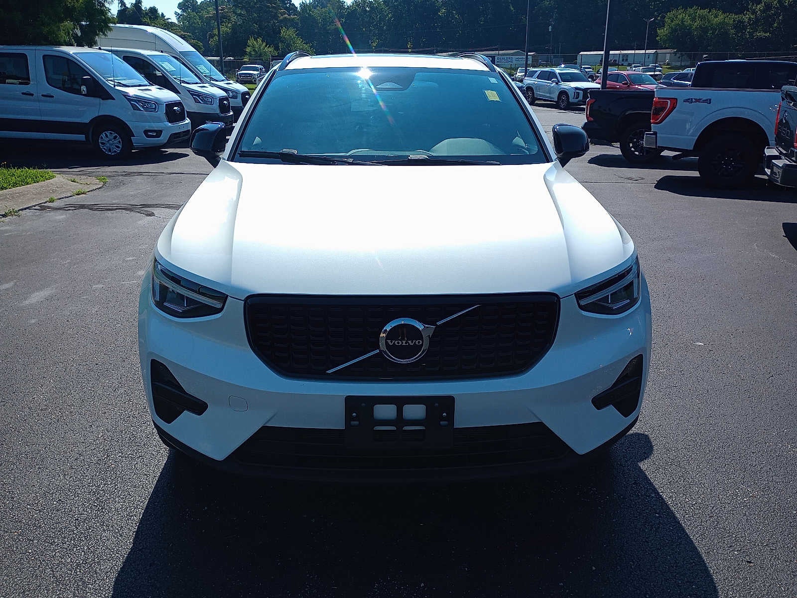 2024 Volvo XC40 Core Dark Theme